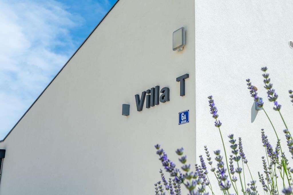 Villa T, Spacious With Heated Pool, Hot Tub & Sauna Rastevic Exterior photo