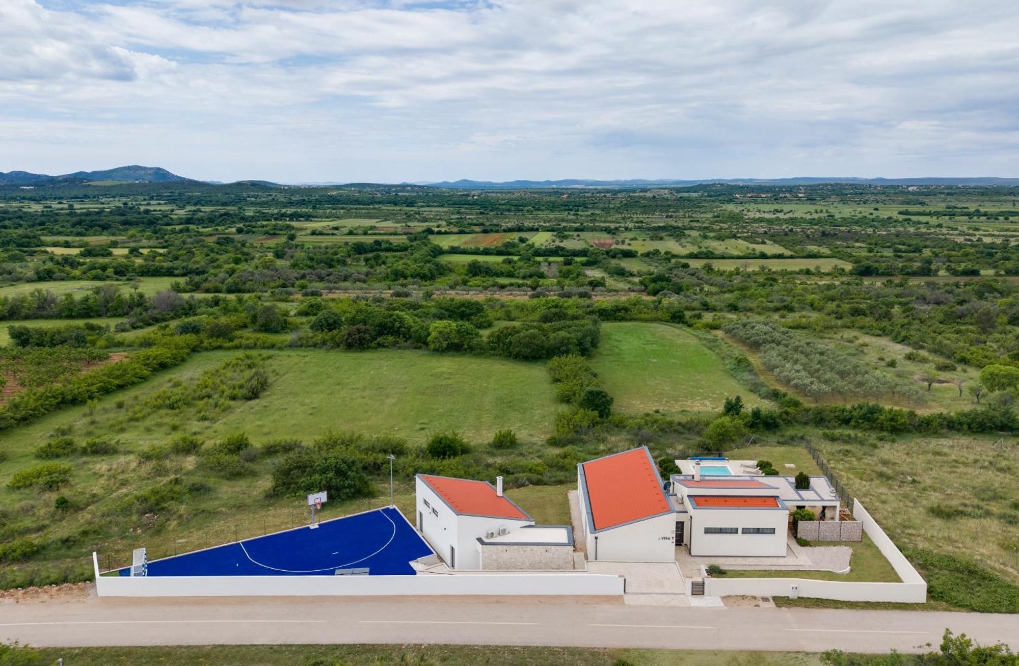 Villa T, Spacious With Heated Pool, Hot Tub & Sauna Rastevic Exterior photo