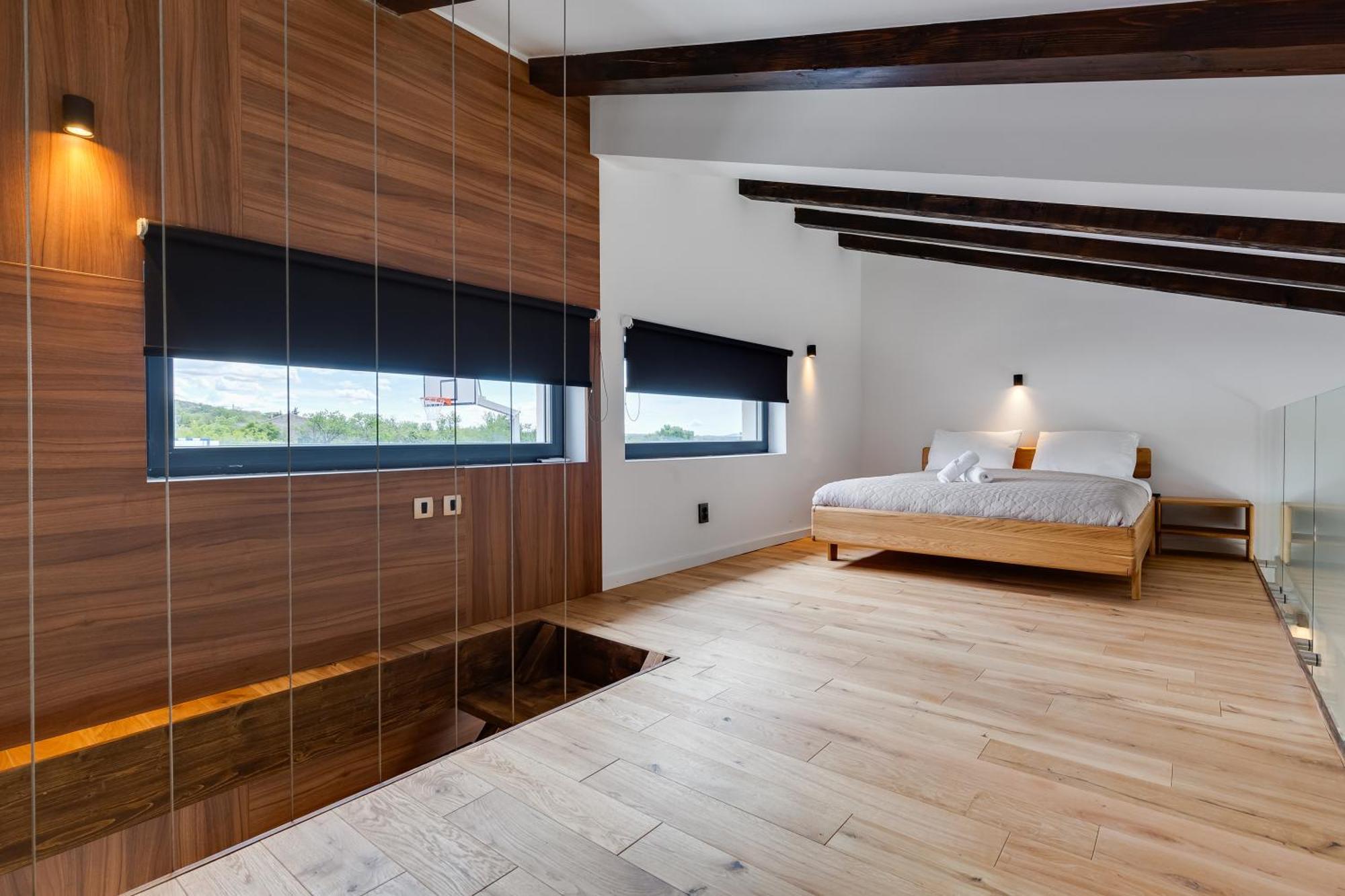 Villa T, Spacious With Heated Pool, Hot Tub & Sauna Rastevic Exterior photo