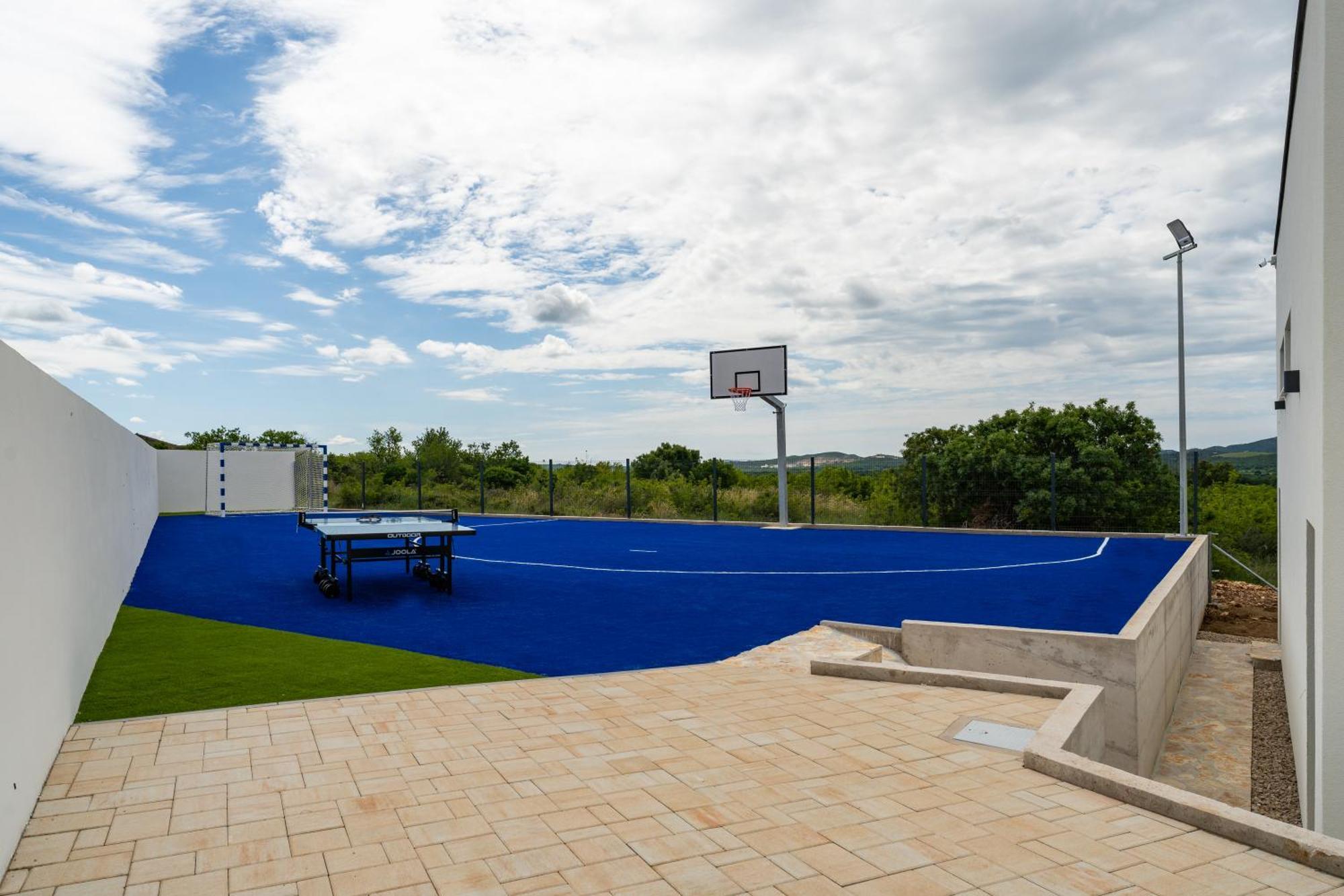 Villa T, Spacious With Heated Pool, Hot Tub & Sauna Rastevic Exterior photo