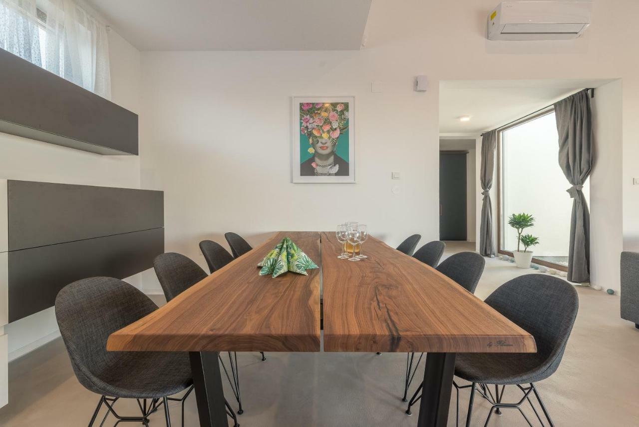 Villa T, Spacious With Heated Pool, Hot Tub & Sauna Rastevic Exterior photo